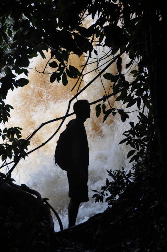 Ao lado da Cachoeira Iracema, com muita água, em Presidente Figueiredo - AM
